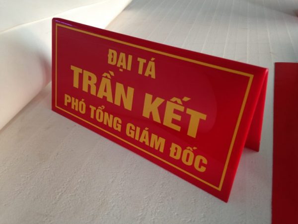 Biển chức danh mica chữ A