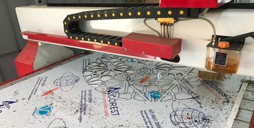 Cắt cnc trên tấm alu