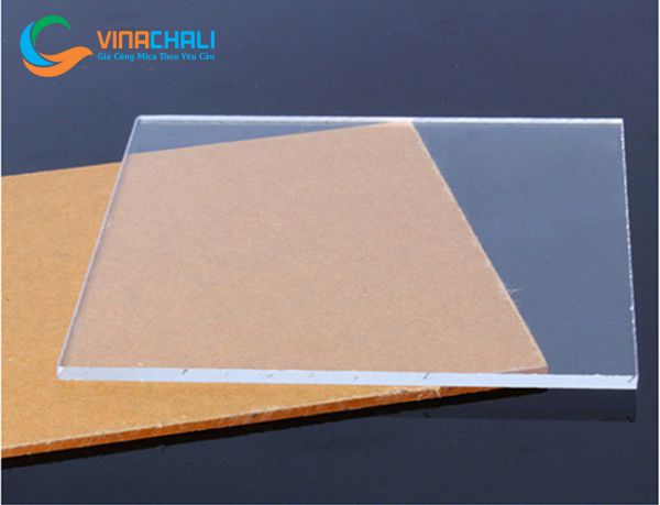 Tấm mica trong suốt dùng làm tấm chắn