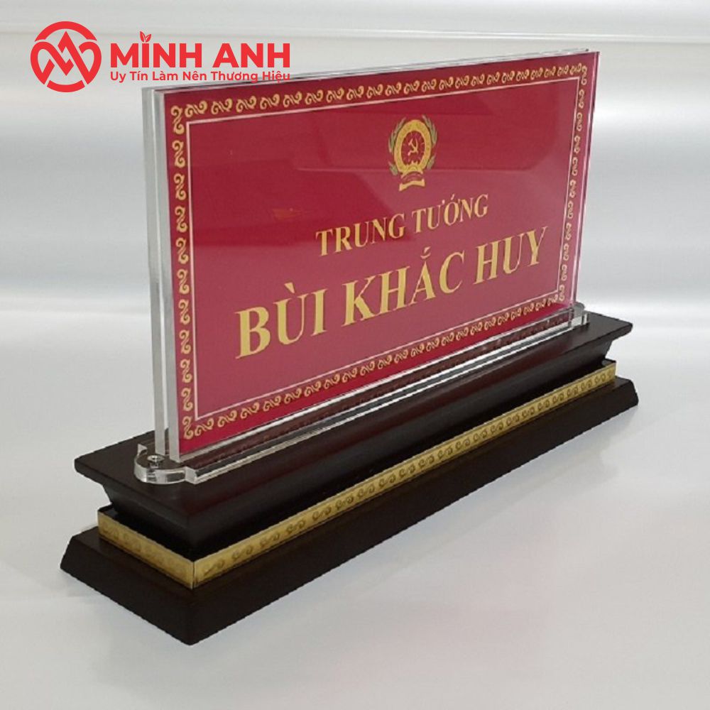Biển Chức Danh Mica Đế Gỗ Không Ốc