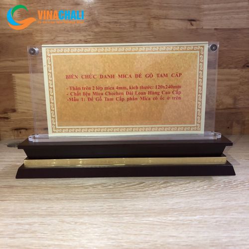 Biển chức danh mica đế gỗ