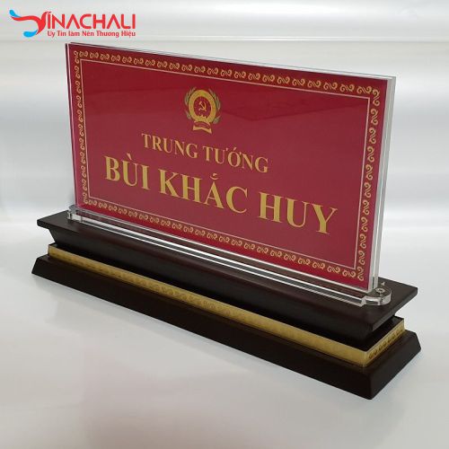 Biển chức danh để bàn