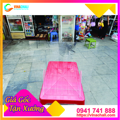 tấm chắn giọt bắn mica cho quán ăn