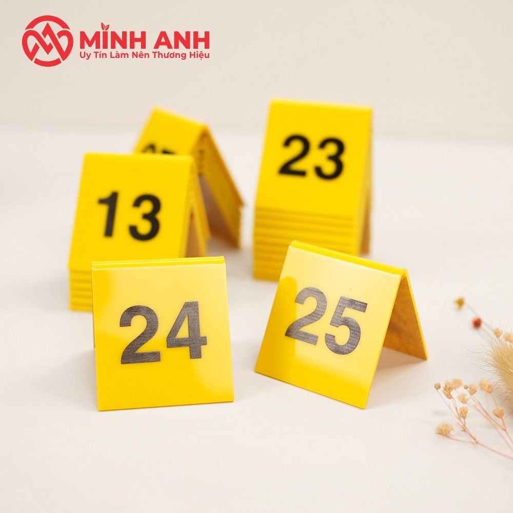 bien-so-mica-de-ban-2-mat-minh-anh-2
