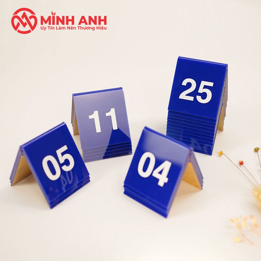 Minh Anh Chuyên Gia Công Biển Số Mica Để Bàn Theo Yêu Cầu