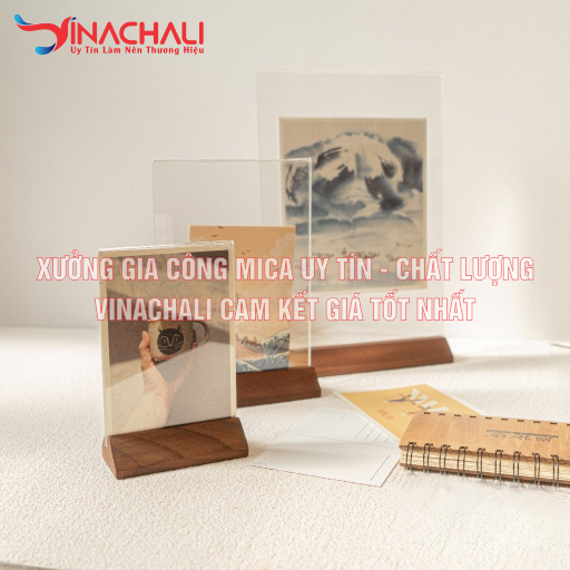 Bảng menu đế gỗ mặt mica