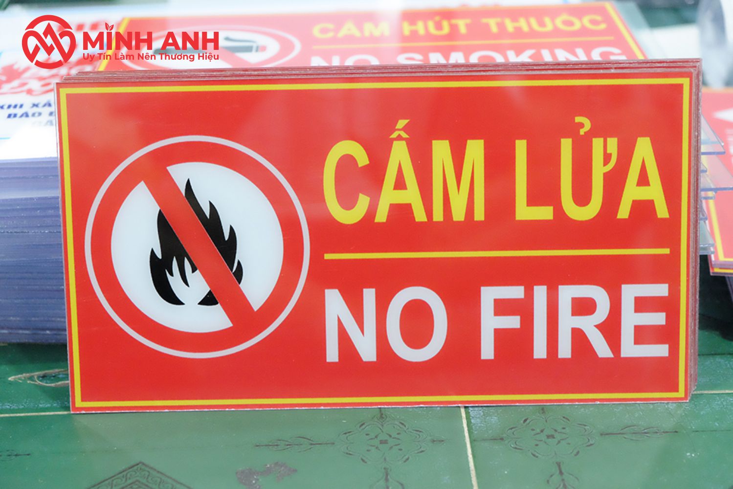 Minh Anh Chuyên Sản Xuất Biển Mica Cấm Lửa Theo Yêu Cầu
